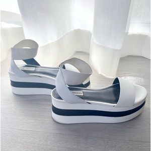 STEVE MADDEN PLATFORM SANDALS SIZE 7